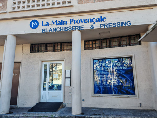 Pressing ou blanchisserie : quelle différence pour les professionnels du Var ?